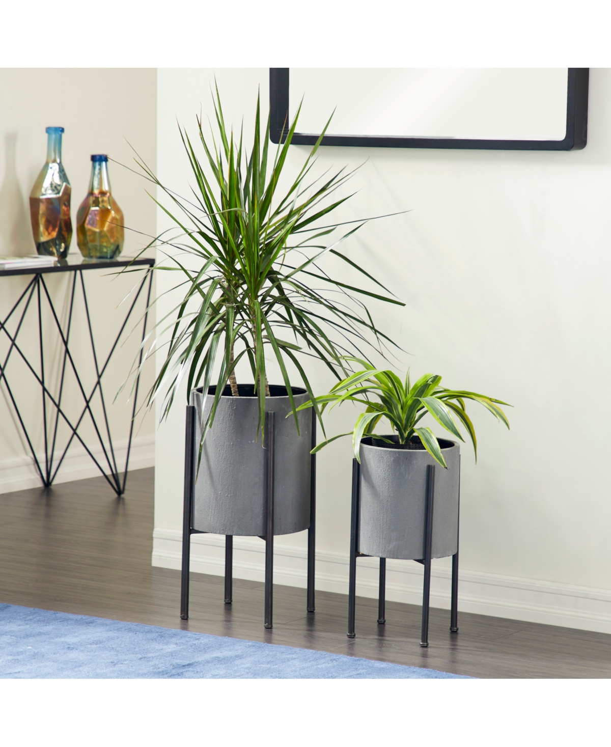 Rosemary Lane Metal Modern Planter, Set Of 2 In Gray