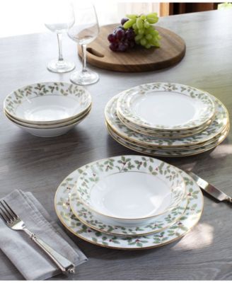 Holly & Berry Gold 12-Piece Dinnerware Set, Service For 4