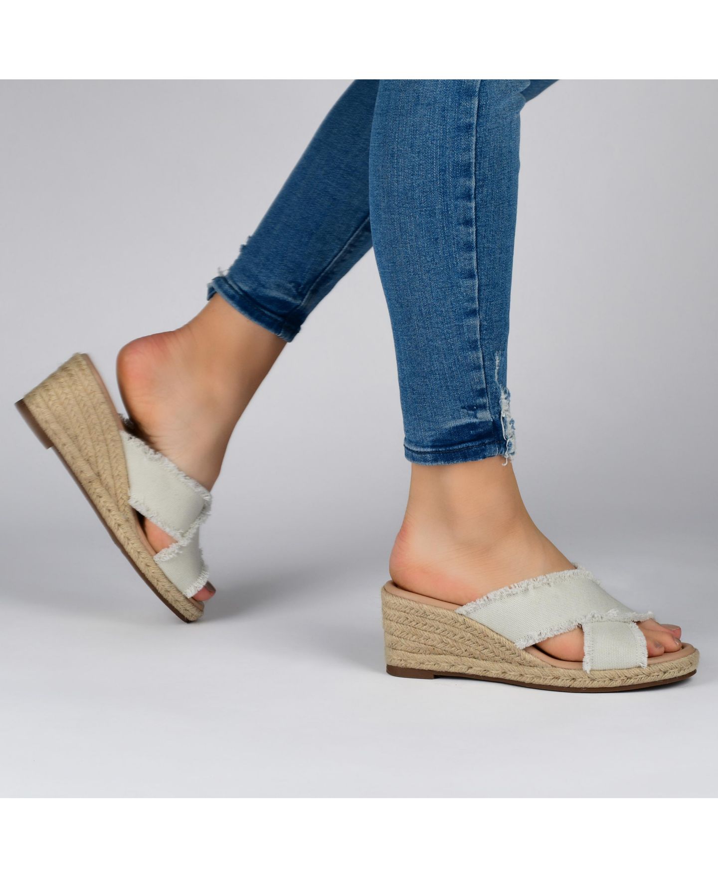 Женские сандалии Journee Collection Shanni Espadrille Wedge, цвет: Бежевый — фото 6