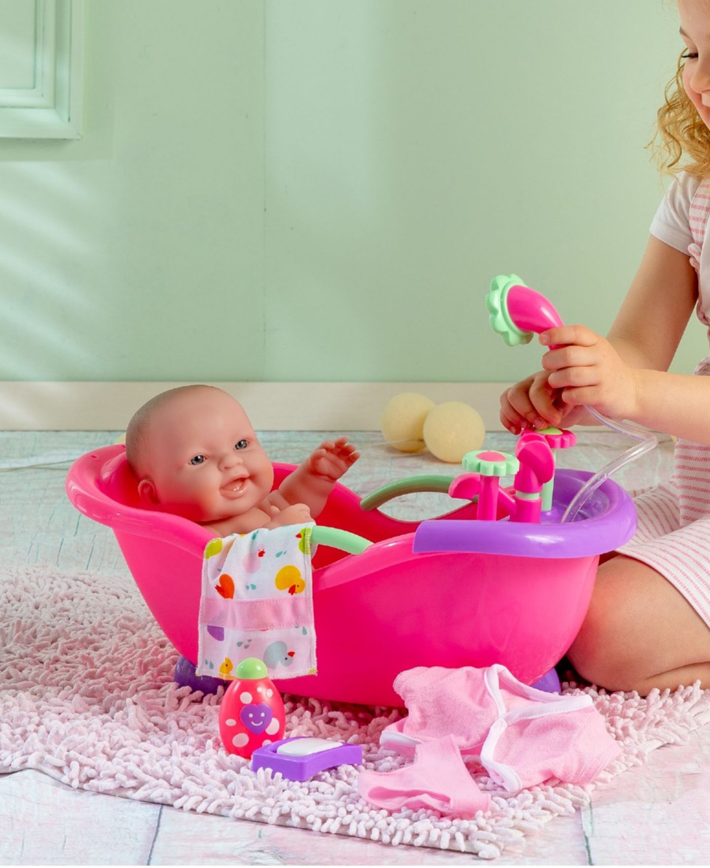 Детские куклы JC TOYS Lots to Love Babies 14" Washable Baby Doll with Working Bath, Ages 2+, 8-Piece Set — фото 4