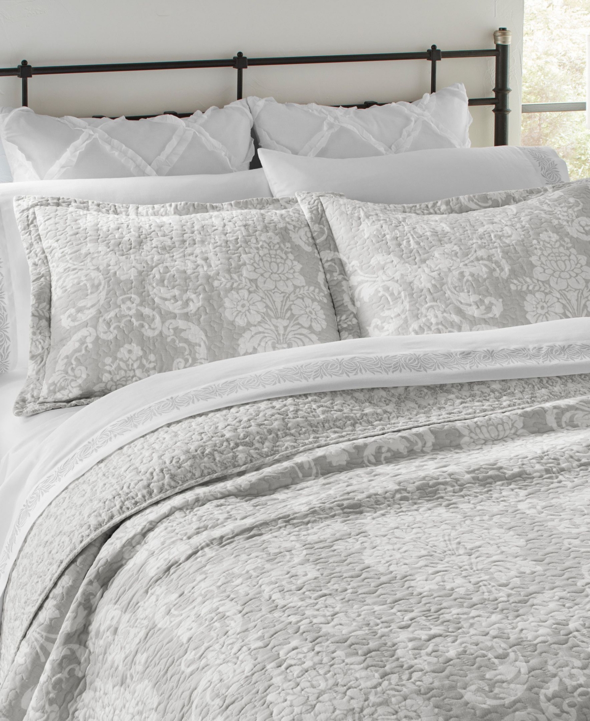 Laura Ashley Venetia 3-Pc. Quilt Set, Full/Queen
