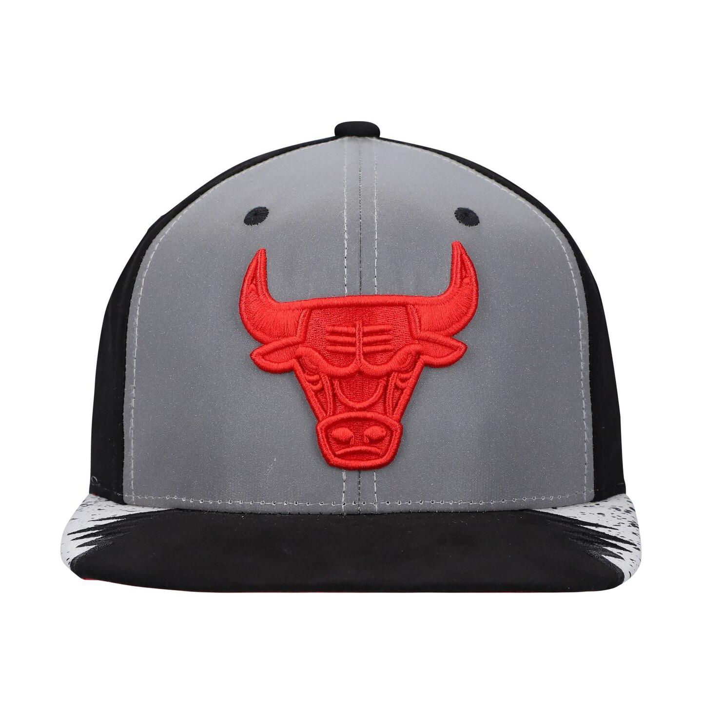Мужская кепка Mitchell & Ness Silver and Gray Chicago Bulls Day 5 Snapback Hat — фото 4