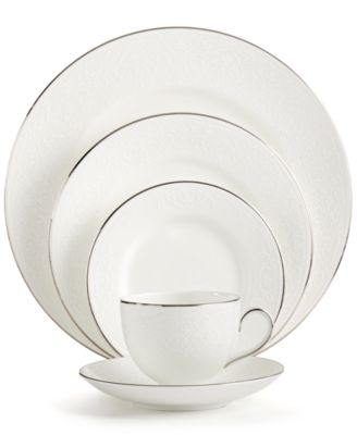 Wedgwood - English Lace 5-Piece Place Setting