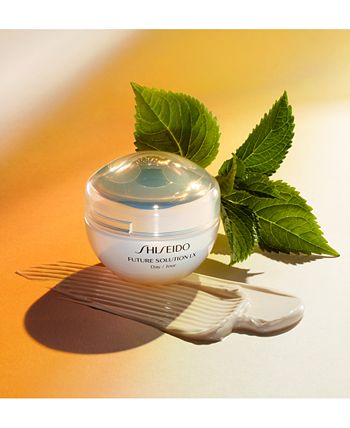 Shiseido - Future Solution LX Total Protective Cream Broad Spectrum SPF 20 Sunscreen, 1.7-oz.