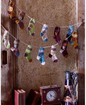 Harry Potter - Knitting Magic - More Patterns From Hogwarts and Beyond - An Official Harry Potter Knitting Book (Harry Potter Craft Books, Knitting Books) by Tanis Gray