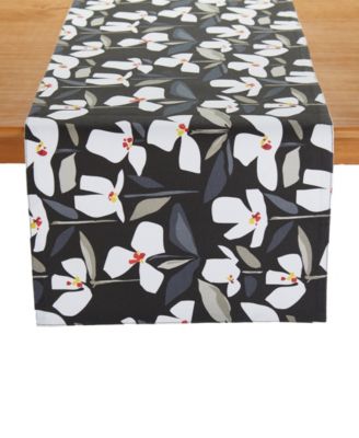 Бегущая дорожка из лепестков живой картины