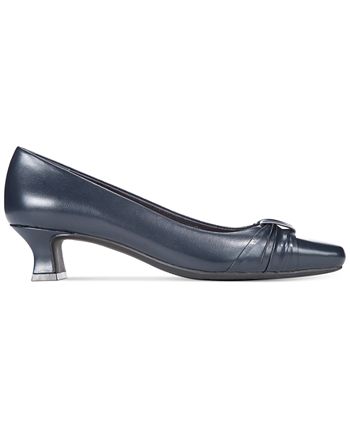 Easy street waive dress top pumps