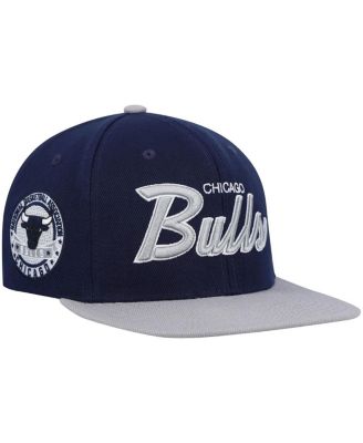 Men's Mitchell & Ness Navy, Gray Chicago Bulls Spirit Script Snapback ...
