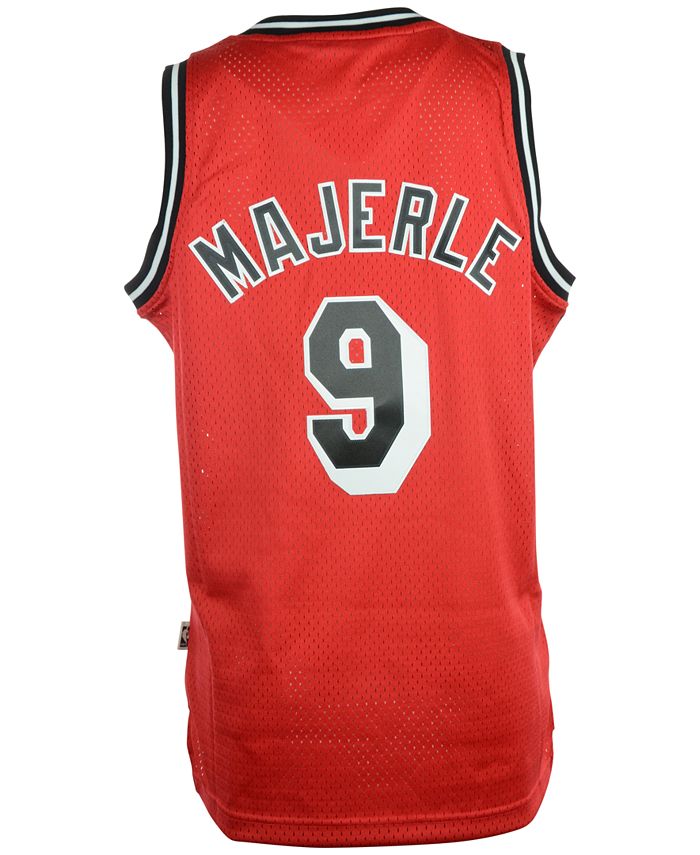 The Miami Heat retire MJ's jersey : r/nba