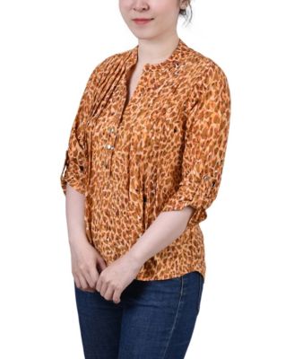 Petite 3/4 Roll Tab Sleeve Printed Pintuck Top