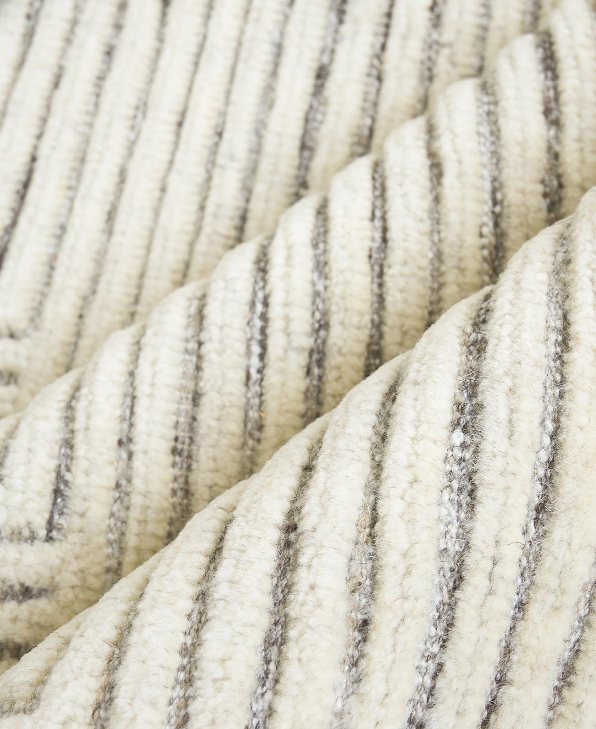 Exquisite Rugs Sickle ER4044 Area Rug