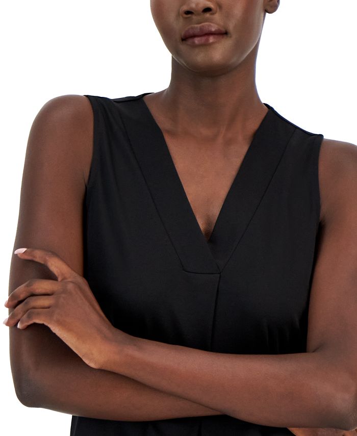 Women's Sleeveless Pleat V-Neck Top