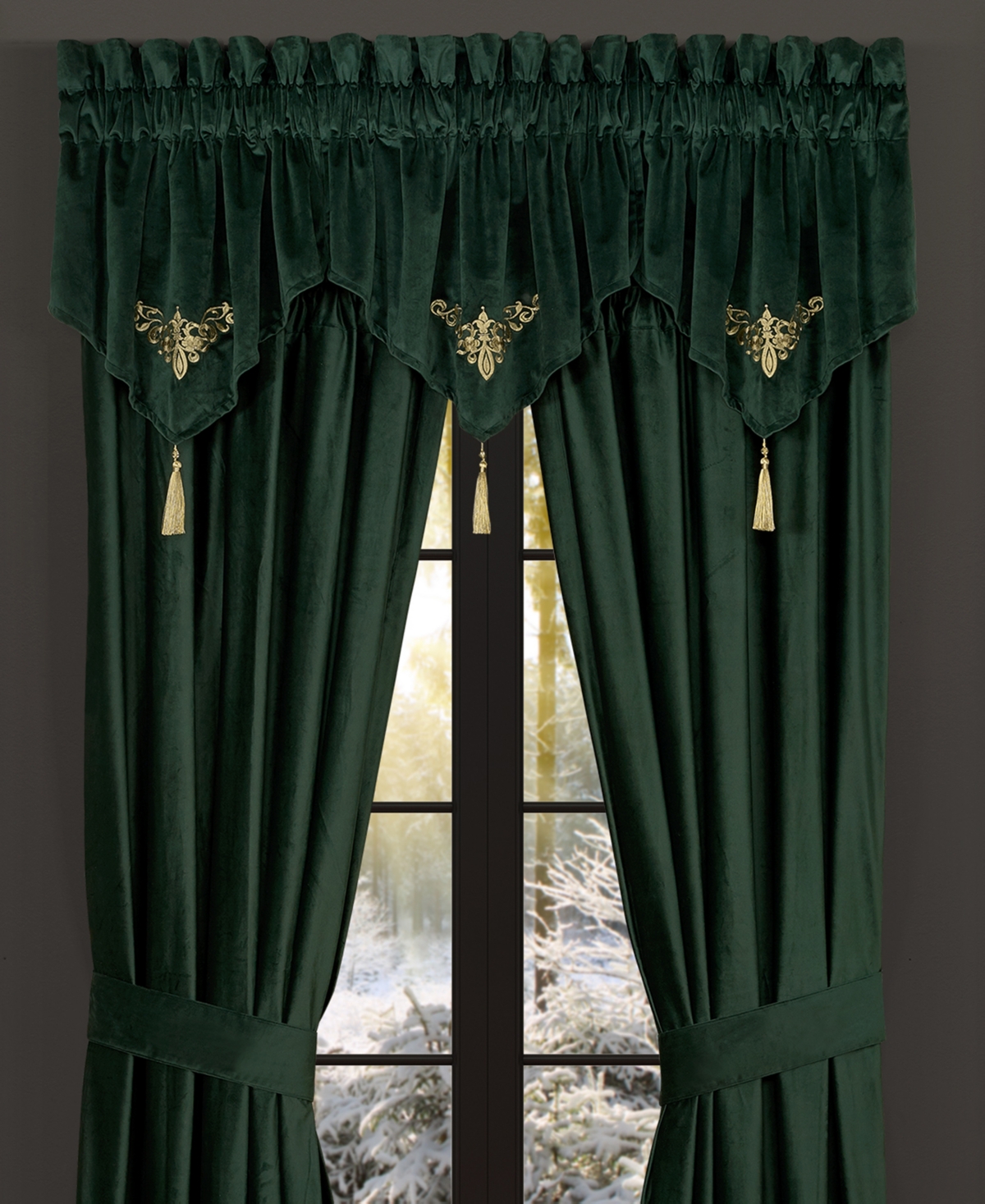 J Queen New York Noelle Ascot Window Valance, 21" X 40" In Evergreen