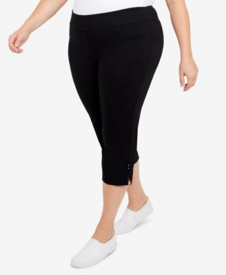 Plus Size Essentials Solid Pull-On Capri Pants with Detailed Split Hem