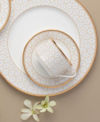 Noble Pearl Set of 4 Saucers, 6"