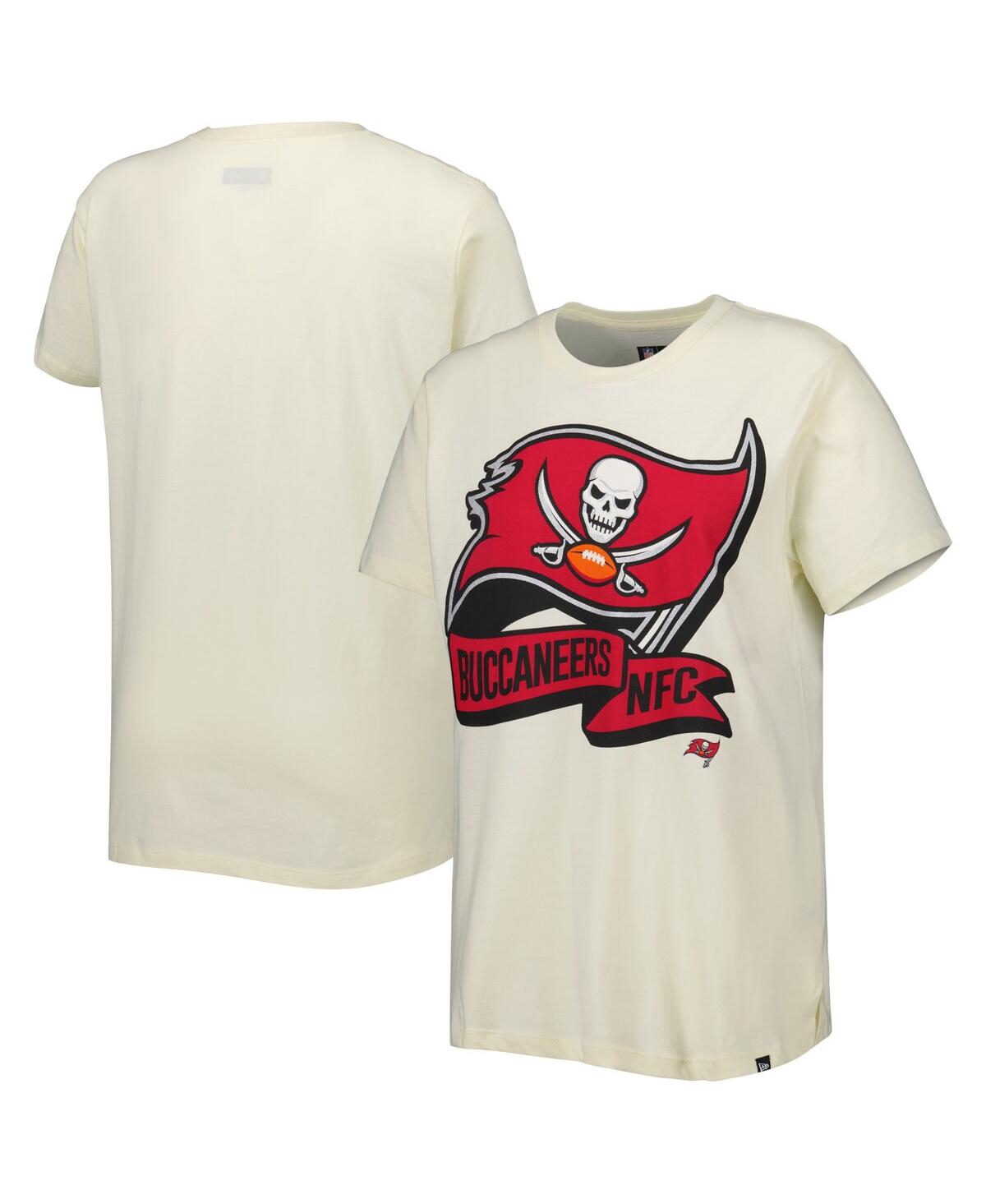 NEW ERA WOMEN'S NEW ERA CREAM TAMPA BAY BUCCANEERS CHROME SIDELINE T-SHIRT 