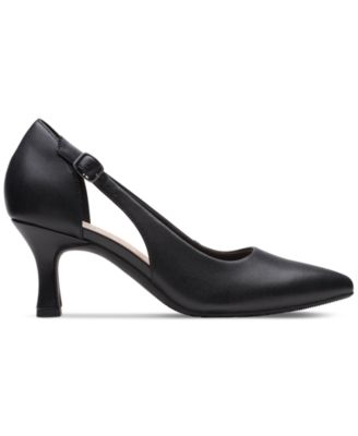 Women's Kataleyna Rae Side-Cutout Comfort Pumps