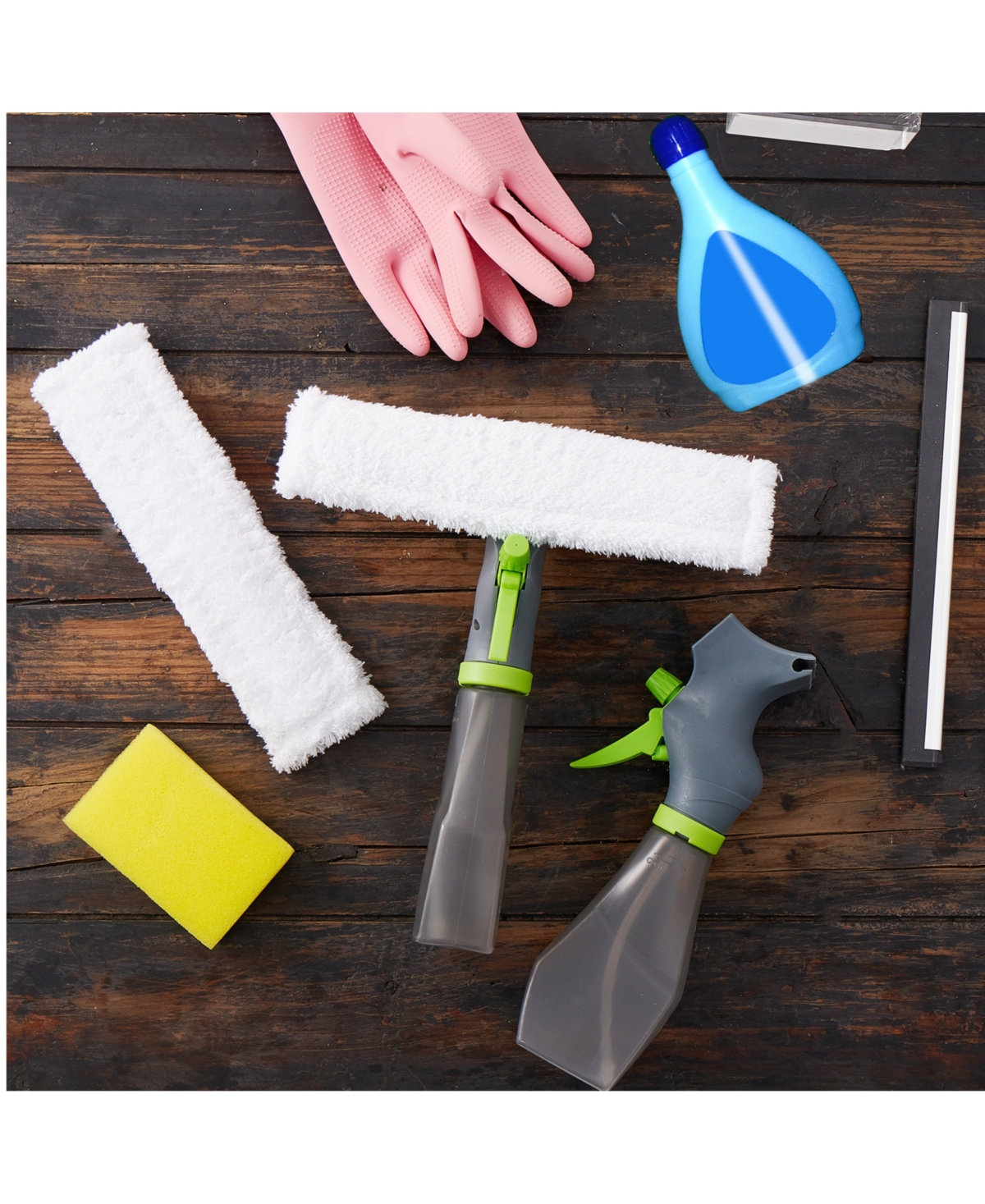 True & Tidy Glass Cleaner Spray Bottle With Built-in Squeegee In Lime