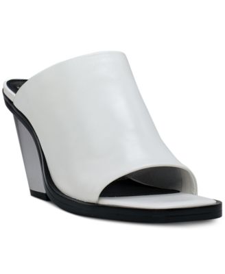 Vince Camuto - Sempelan Slip-On Sculpted Slide Sandals
