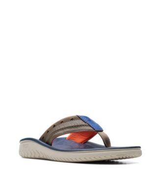 Clarks flip flops macy's best sale