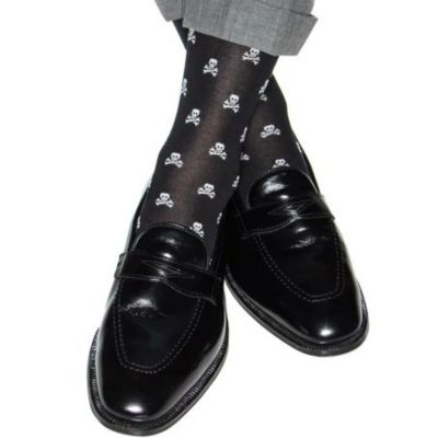 Мужские носки из мерсеризованного хлопка до середины икры с черепом Роджера и скрещенными костями TRAFALGAR TRAFALGAR