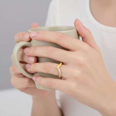 Young Adults/Teens 14k Gold Plated Yellow Enamel 'V' shaped stackable ring