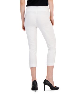Petite Tummy-Control Pull-On Capri Pants