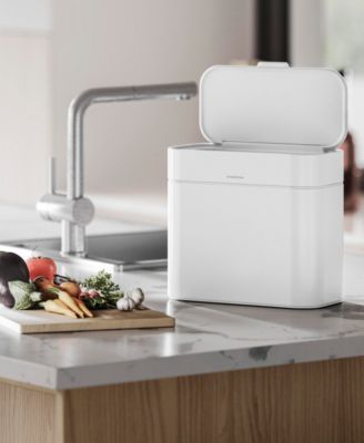 4.5 Liter Round Step Bathroom Trash Can with Soft-Close Lid