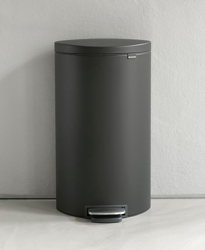 Brabantia Flatback Plus Space Saving Step on Trash Can, 8 Gallon, 30