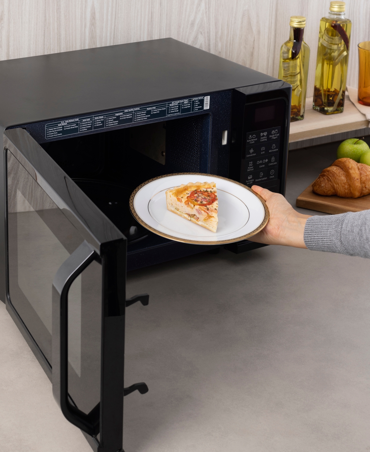 Noritake Charlotta Platinum 5 Piece Place Setting In Gold