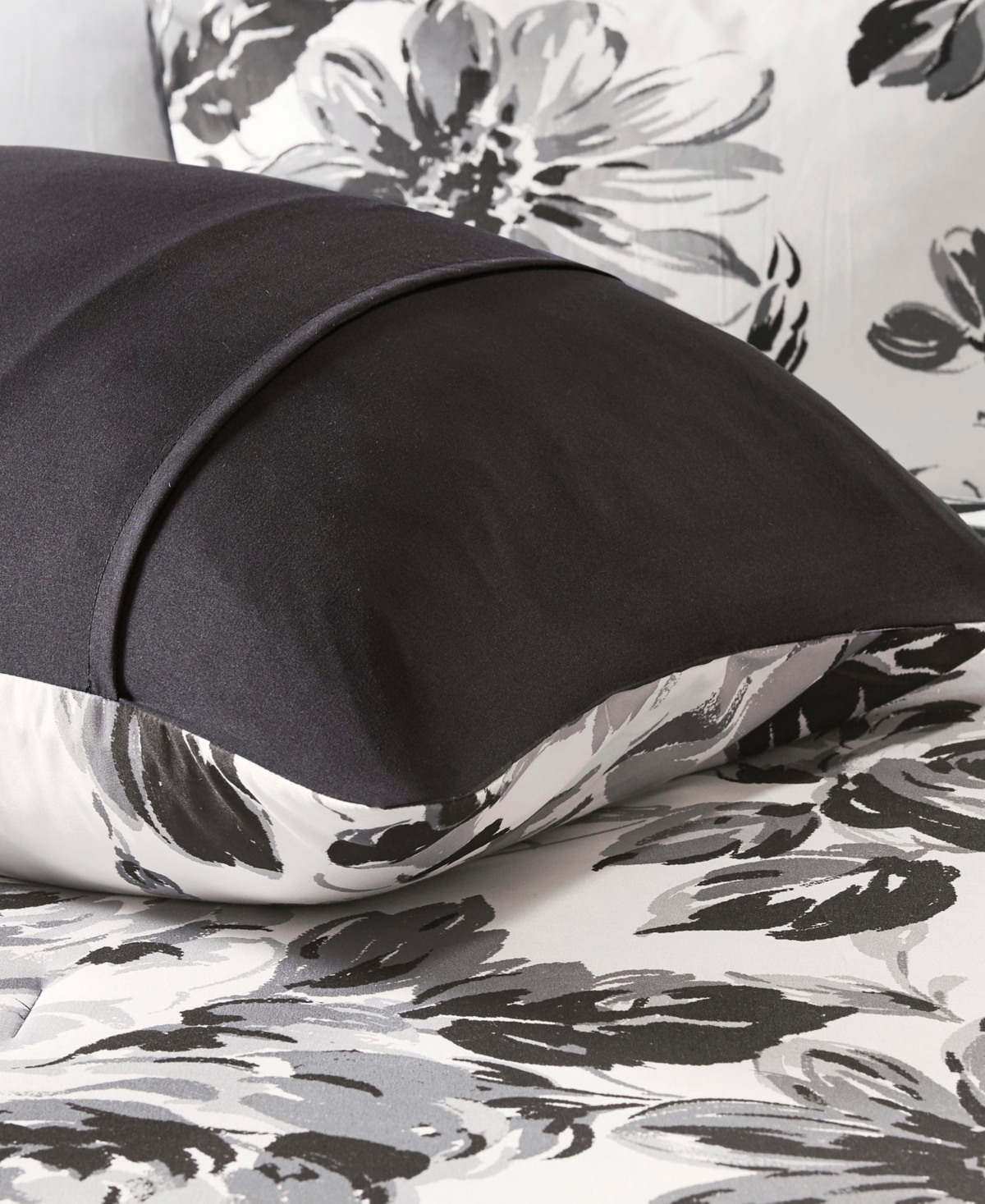 Shop Intelligent Design Dorsey Floral 4-pc. Comforter Set, Twin/twin Xl In Black,white