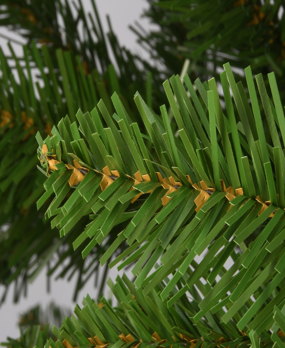 National Tree Company 7.5' Peyton Spruce Tree In Green Flocked