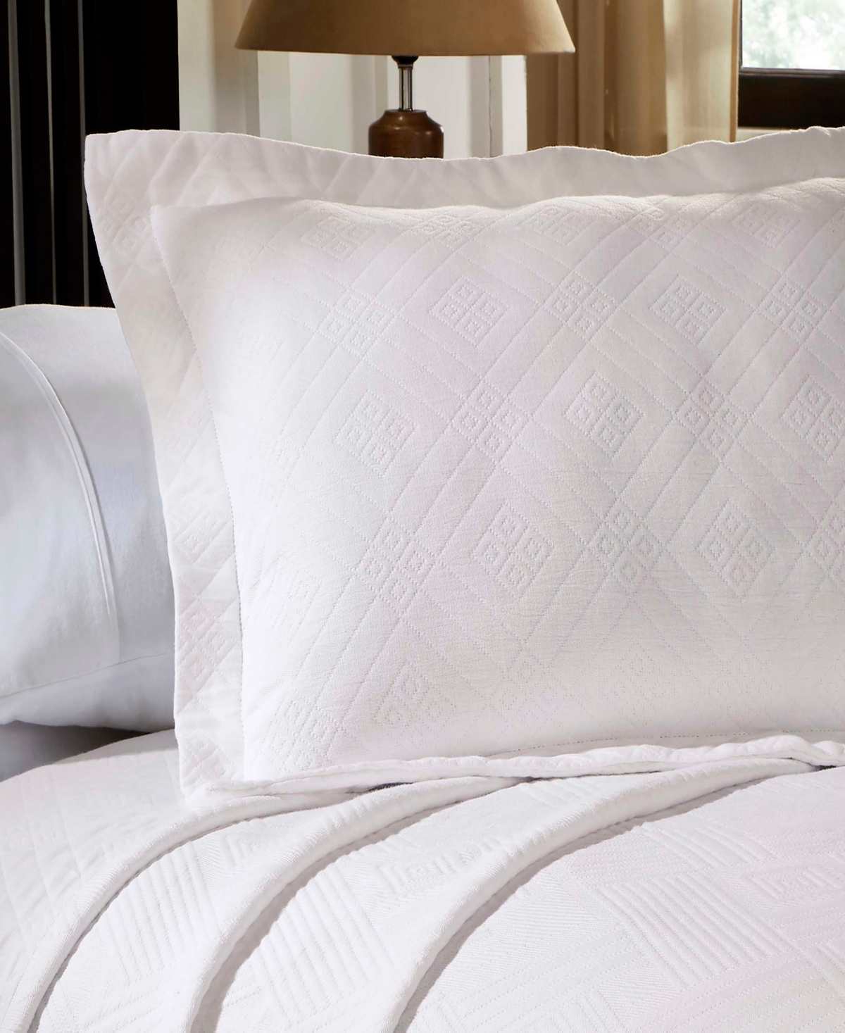 Superior Geometric Fret Textured Jacquard Matelasse All-season 3-piece Bedspread Set, Full In White