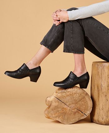 Macys clarks womens ankle boots discount