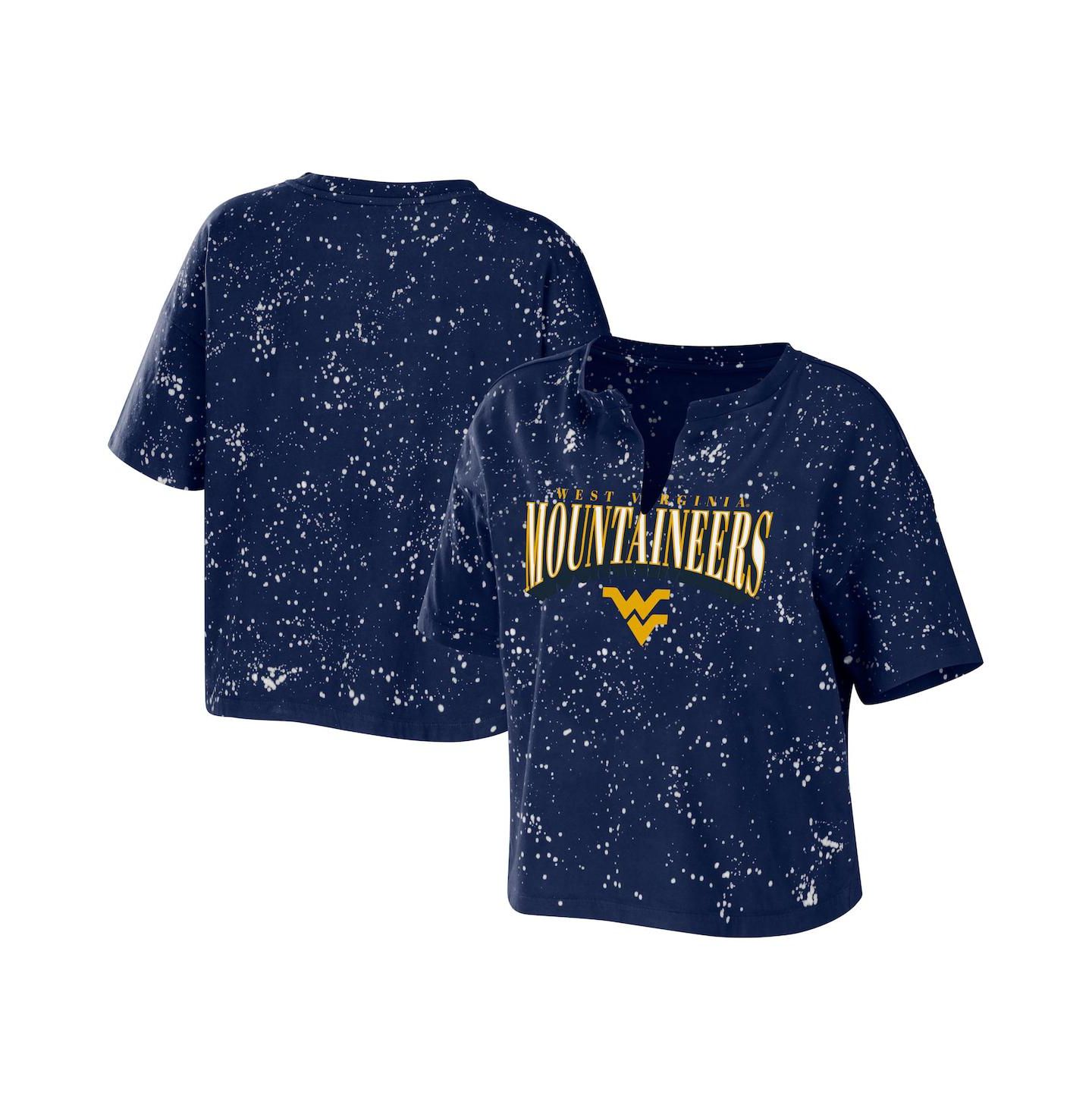 Женская футболка WEAR by Erin Andrews Navy West Virginia Mountaineers Bleach Wash Splatter Cropped Notch Neck — фото 1