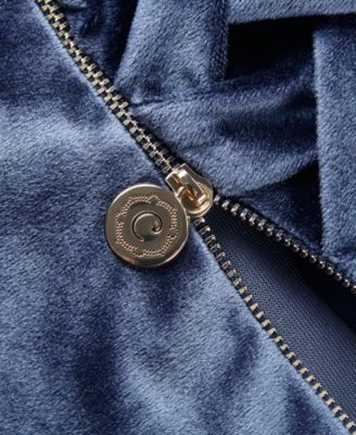 Winchester Decorative Pillow, 20" x 20"