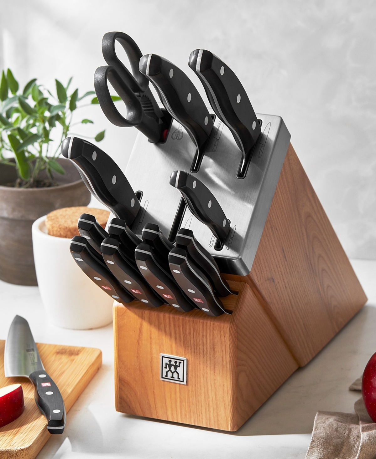 Zwilling Twin Signature 15-piece Self-sharpening Knife Block Set In Natural