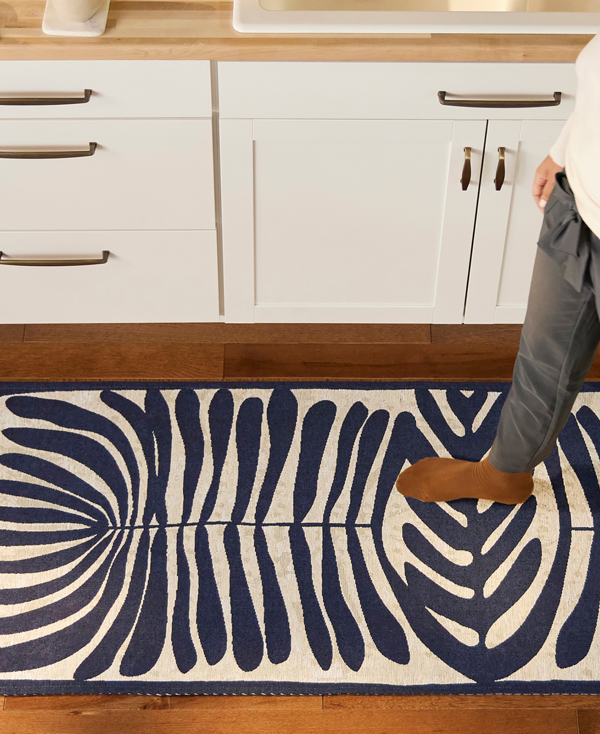 Town & Country Living Luxe Livie Everwash Kitchen Mat E006 6' Area Rug