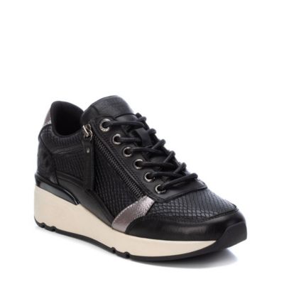 XTI Damen Sneaker Mit Geflochtenem Design & Metall-Optik – Vegan, Bequem & Stylisch Für Jeden Tag