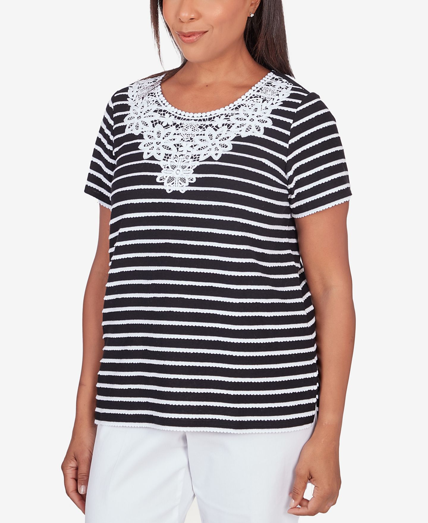 Женская футболка Alfred Dunner Classic Neutrals Lace Neck Striped Split Hem, цвет: Чёрный / Белый — фото 5