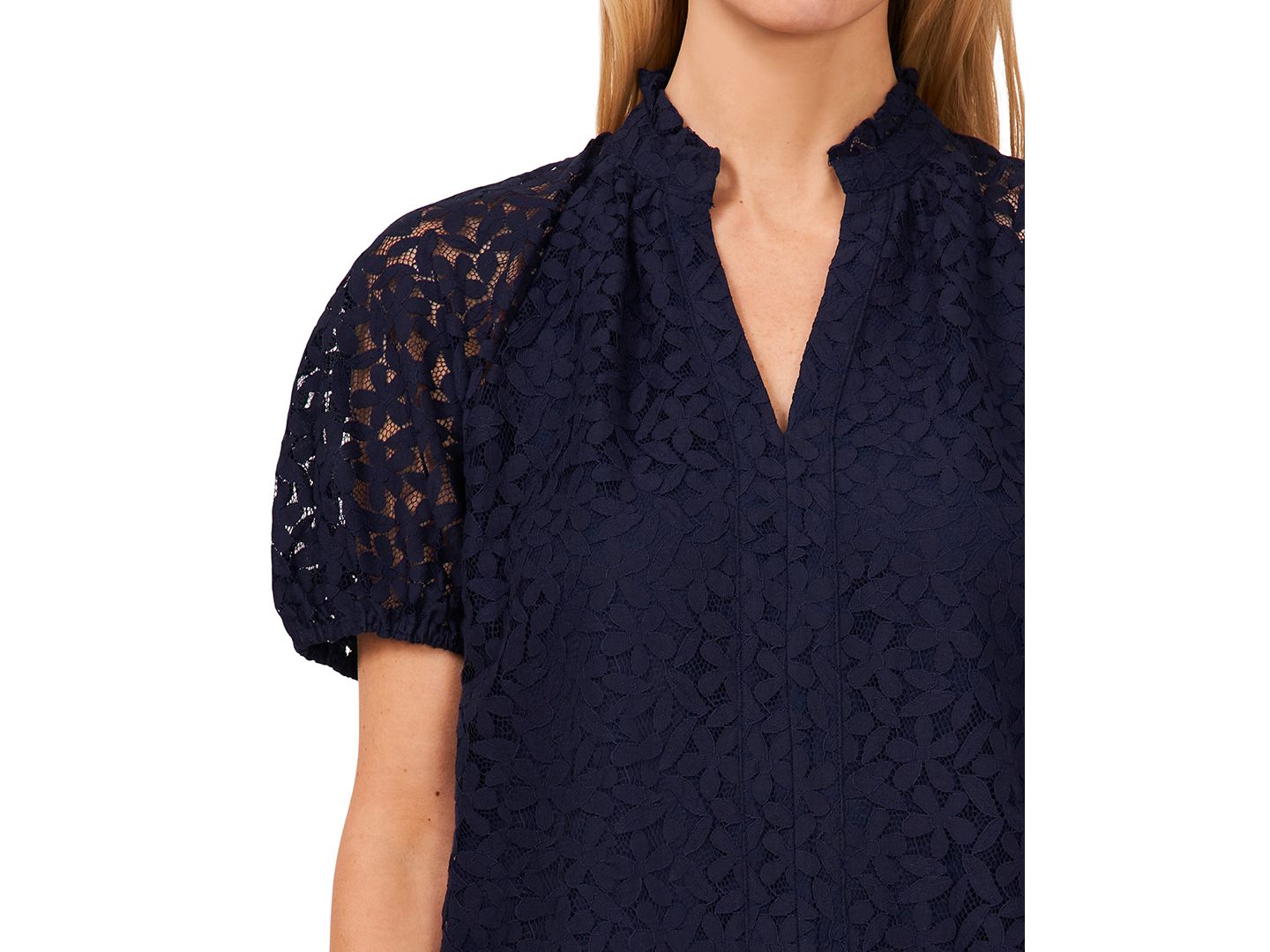 Женский топ CeCe Floral Lace Puff Sleeve Split Neck Top, цвет: Тёмно-синий — фото 3