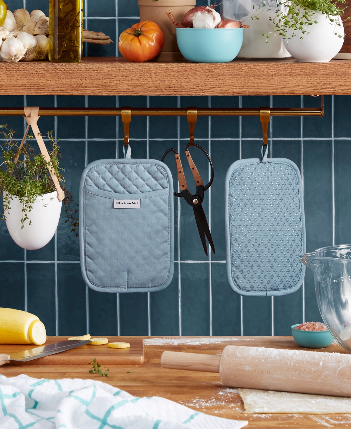 Kitchenaid Asteroid Pot Holder 2-pack Set, 7" X 10" In Beet 1