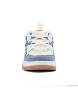 Women's Famous Low Top Sneaker