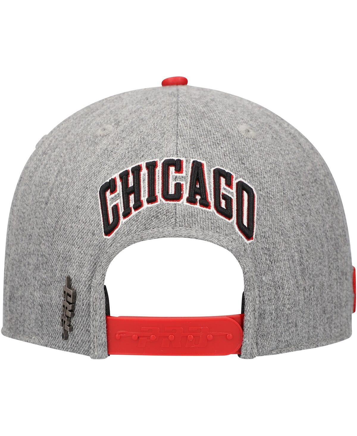 Shop Pro Standard Men's  Gray, Red Chicago Bulls Classic Logo Two-tone Snapback Hat In Gray,red