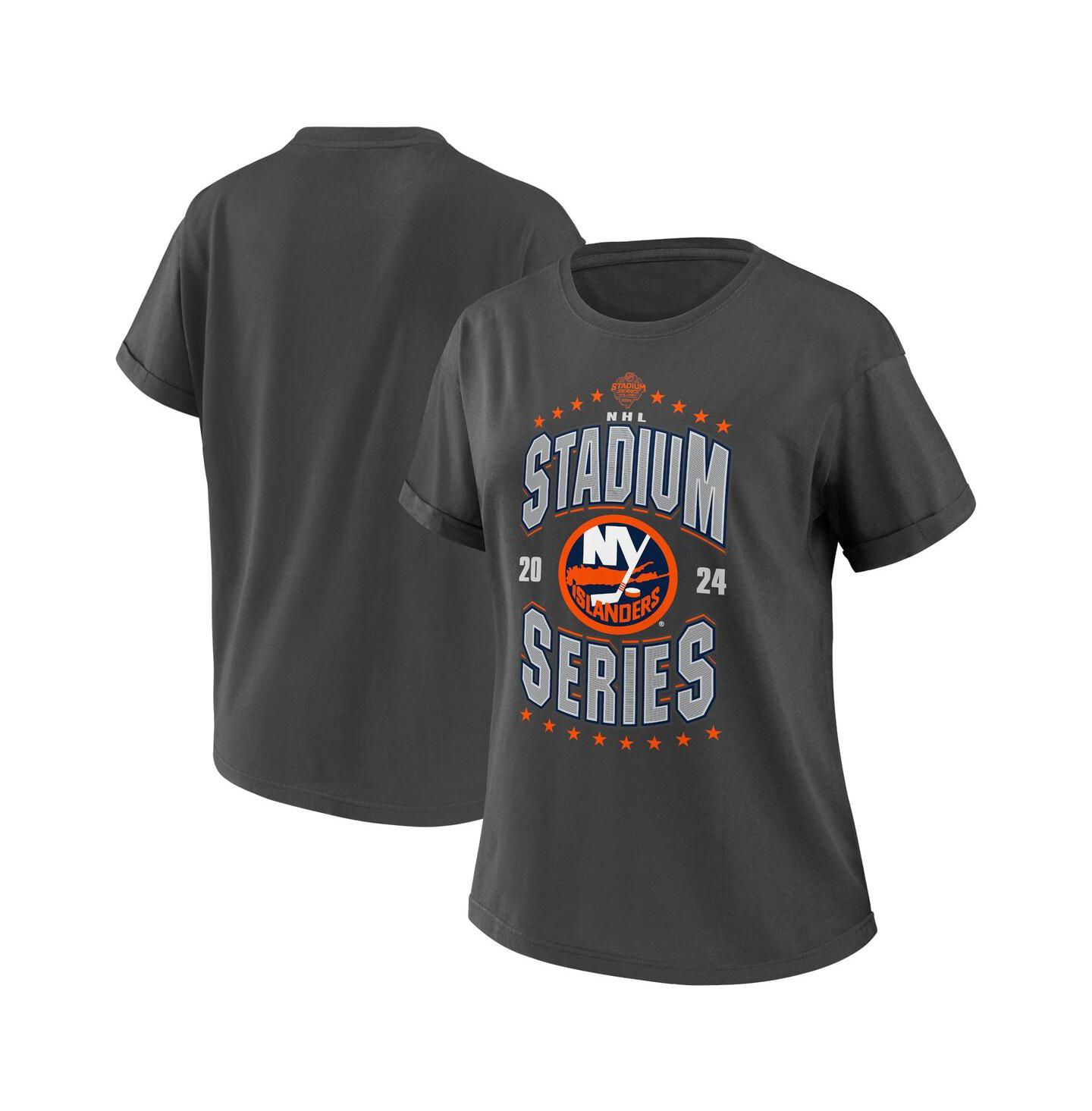 Женская футболка WEAR by Erin Andrews Charcoal New York Islanders 2024 NHL Stadium Series Boyfriend — фото 1