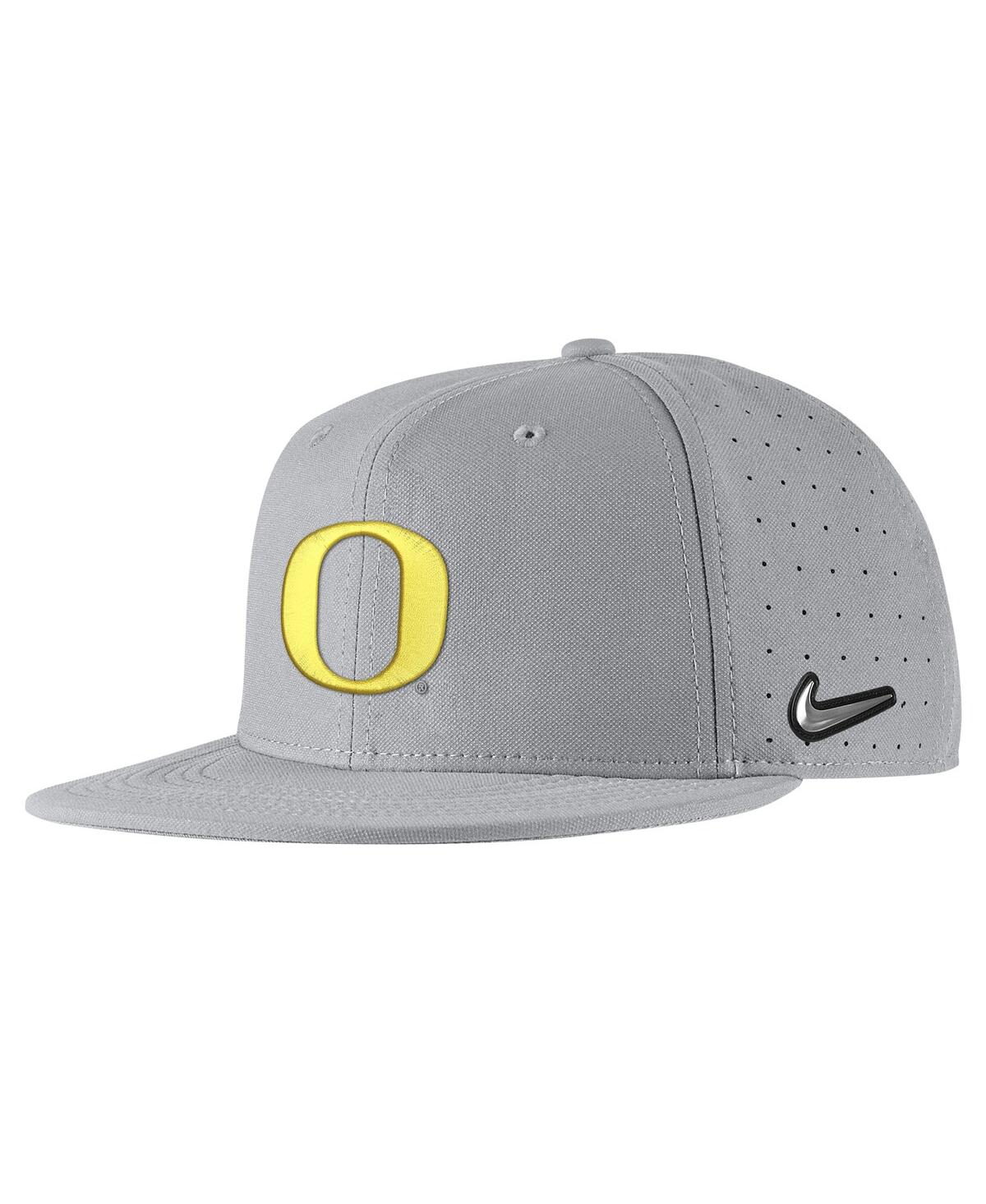 Shop Nike Men's  Gray Oregon Ducks Aero True Baseball Performance Fitted Hat