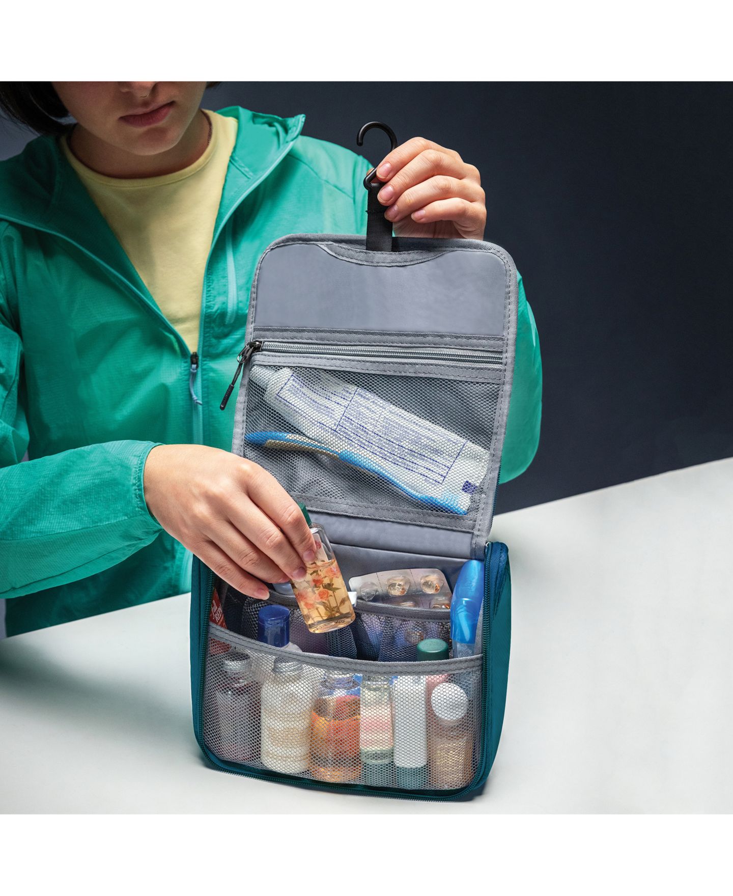Несессер Travelon World Travel Essentials Hanging Toiletry Case, цвет: Чёрный — фото 10