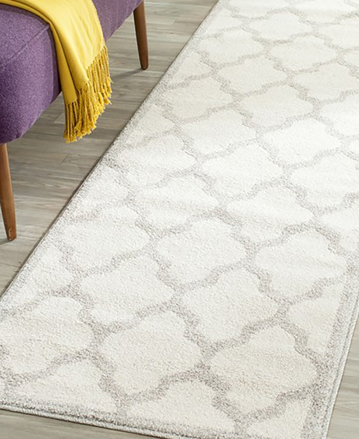 Safavieh Amherst AMT420and Light Grey 2'3