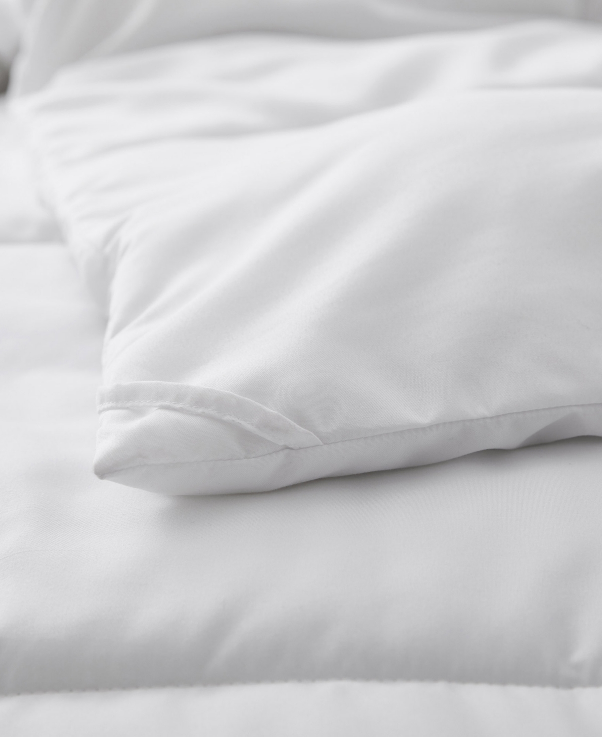 Unikome All Season Down Alternative Comforter, Queen In White