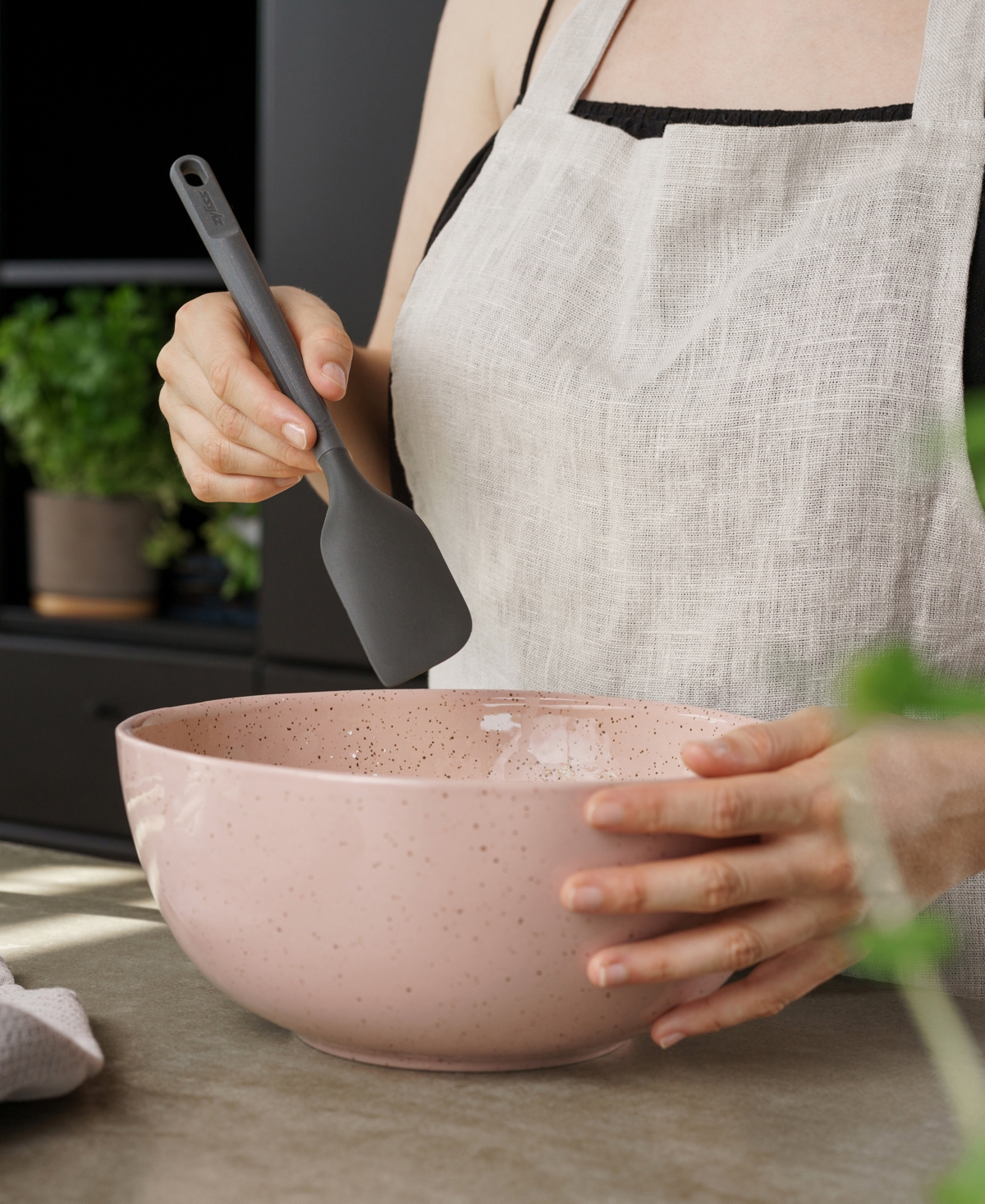 Zyliss Silicone-edge Medium Mixing Spatula In Dk Gry